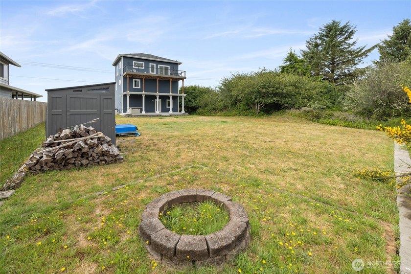 Beautiful, panoramic views of the ocean, canal and Mt Rainier - photo 33