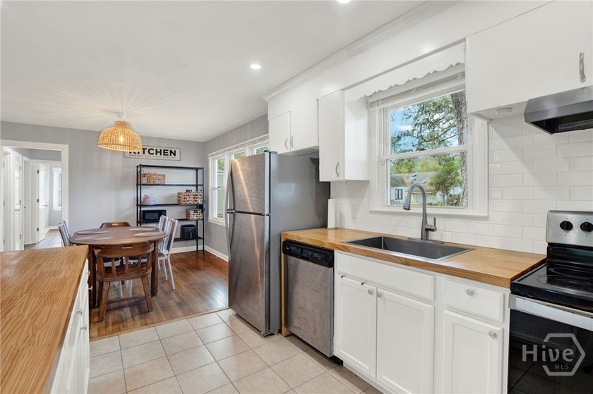 Nestled within the established Victory Heights subdivision, 2356 - photo 5