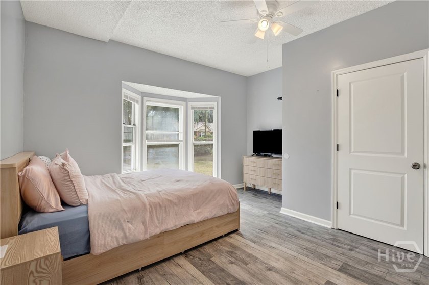Nestled within the established Victory Heights subdivision, 2356 - photo 8