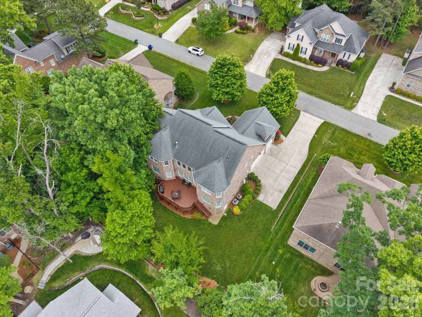 Discover the space, flexibility, and golf-course community - photo 44