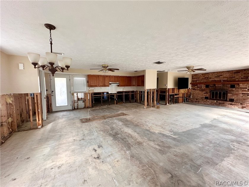 Rare opportunity to secure a prime waterfront property in Old - photo 4