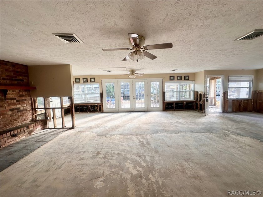 Rare opportunity to secure a prime waterfront property in Old - photo 6