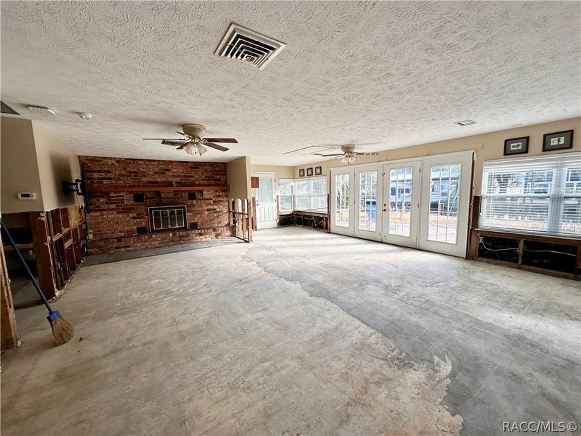 Rare opportunity to secure a prime waterfront property in Old - photo 7
