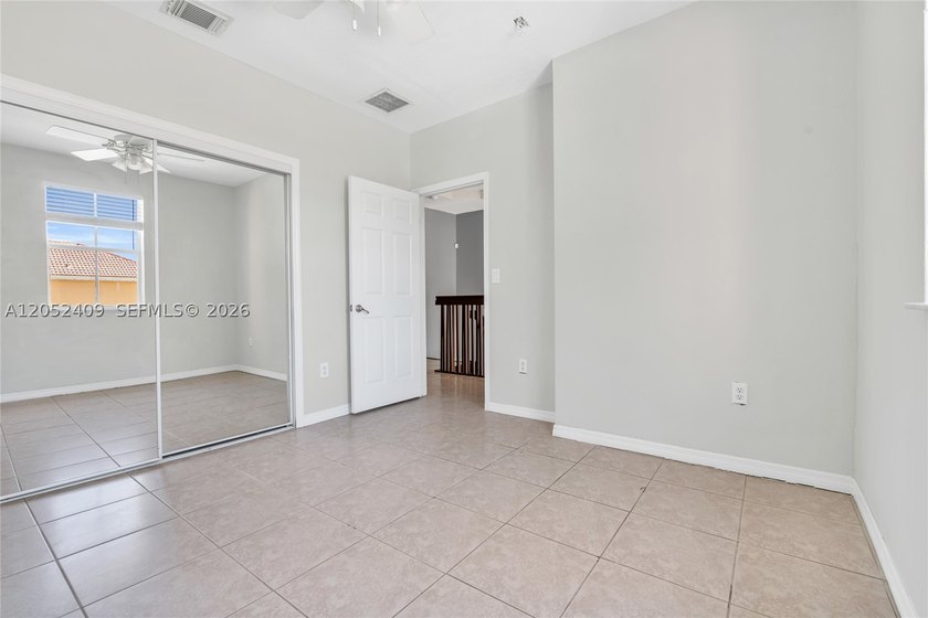 Welcome to this beautifully maintained 3-bedroom, 2.5-bath - photo 8