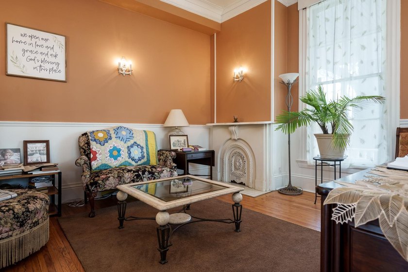A truly rare opportunity to own an iconic Italianate estate - photo 15