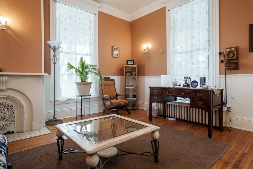 A truly rare opportunity to own an iconic Italianate estate - photo 16