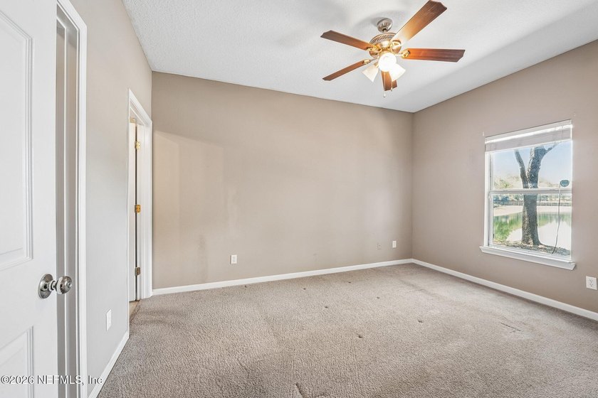Welcome to this beautifully maintained 3-bedroom, 2-bath condo - photo 18
