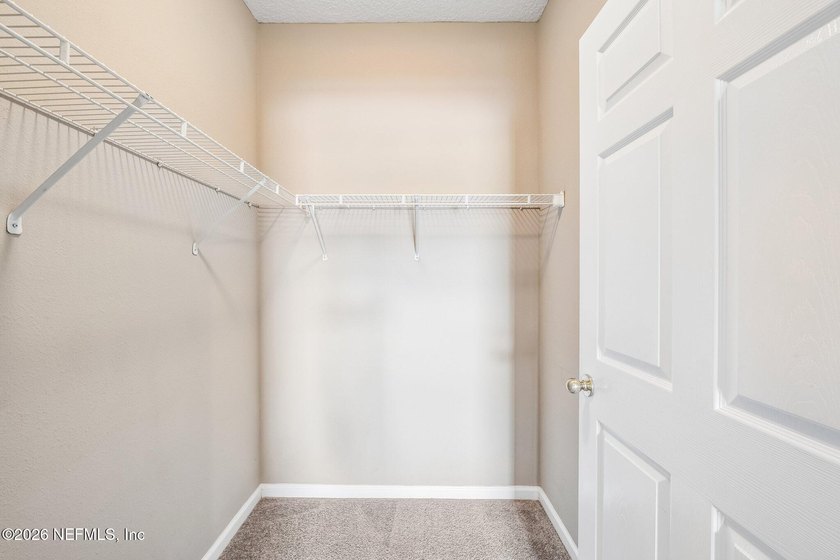 Welcome to this beautifully maintained 3-bedroom, 2-bath condo - photo 19