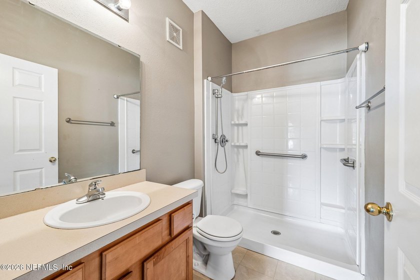 Welcome to this beautifully maintained 3-bedroom, 2-bath condo - photo 20