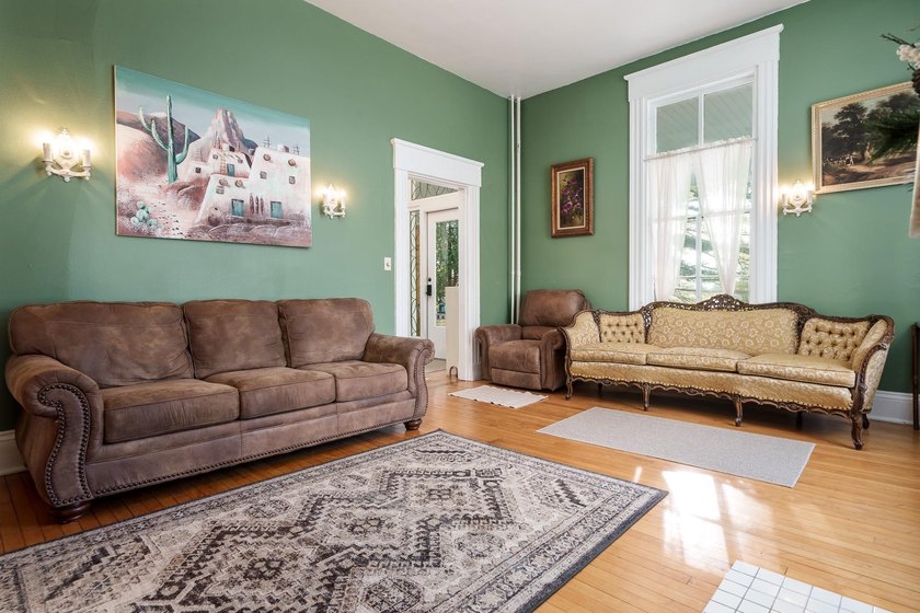 A truly rare opportunity to own an iconic Italianate estate - photo 22
