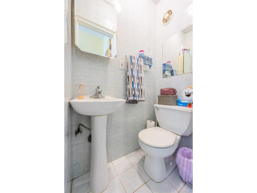 Excellent opportunity to own a well-maintained two-family home - photo 19