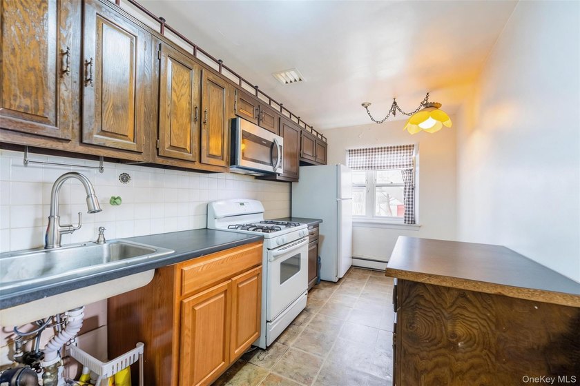 Excellent opportunity to own a well-maintained two-family home - photo 27