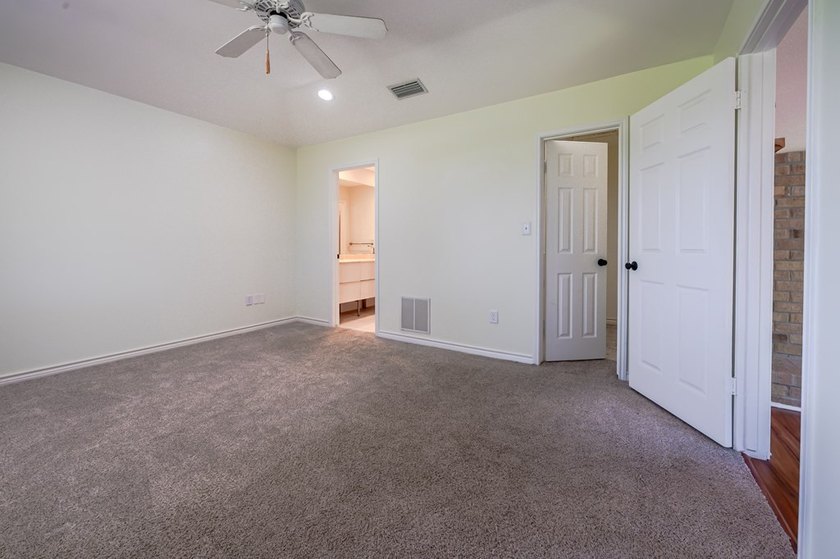 Experience the perfect blend of comfort and style in this - photo 32