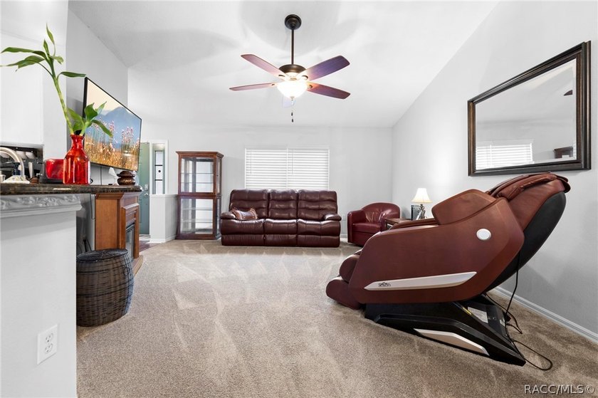 Move-In Ready Home in the Heart of Spring Hill! Welcome to this - photo 5