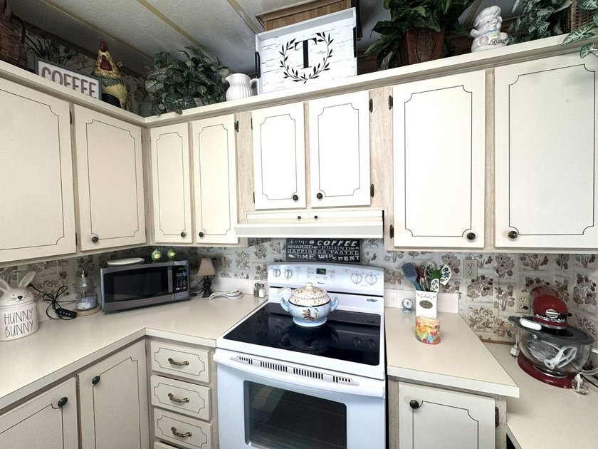 If you are looking for a home with rustic charm, this one is - photo 6