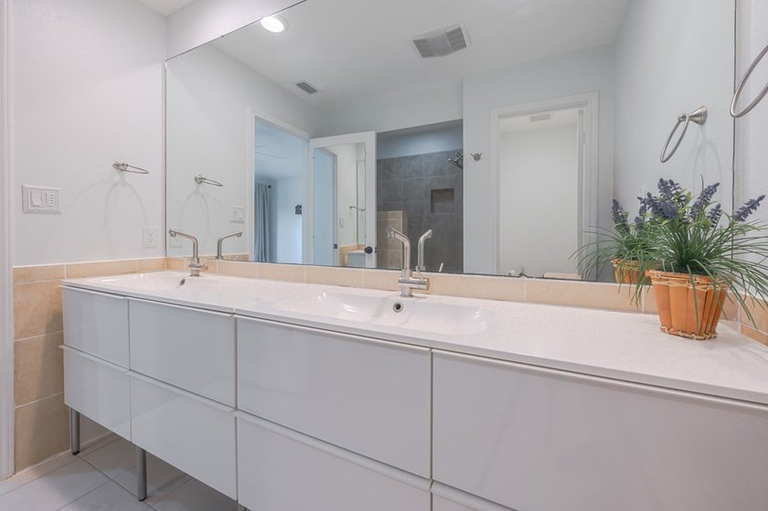 Experience the perfect blend of comfort and style in this - photo 37