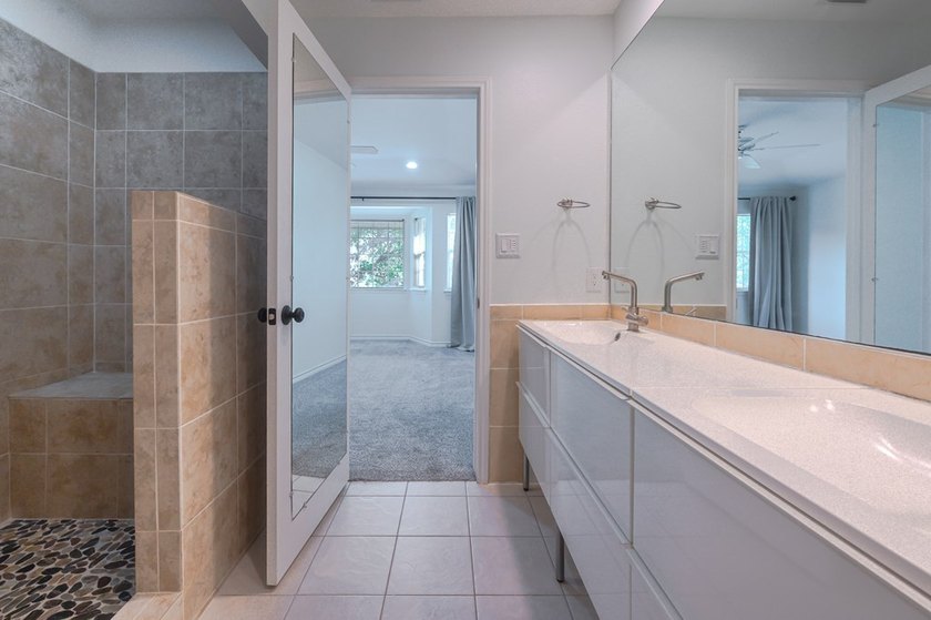 Experience the perfect blend of comfort and style in this - photo 38