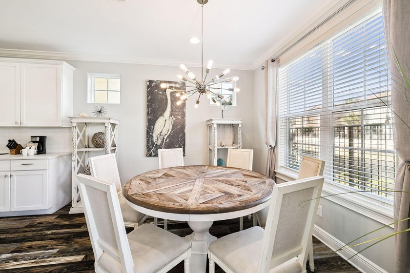 Welcome to this beautifully appointed 4-bedroom, 4-bathroom - photo 13