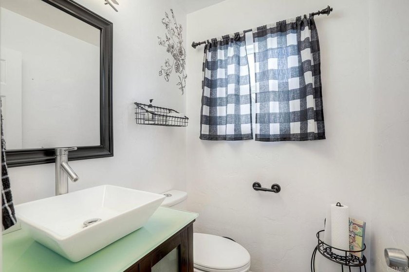 Welcome to this beautiful 4 bedroom, 1.5 bath home featuring a - photo 13