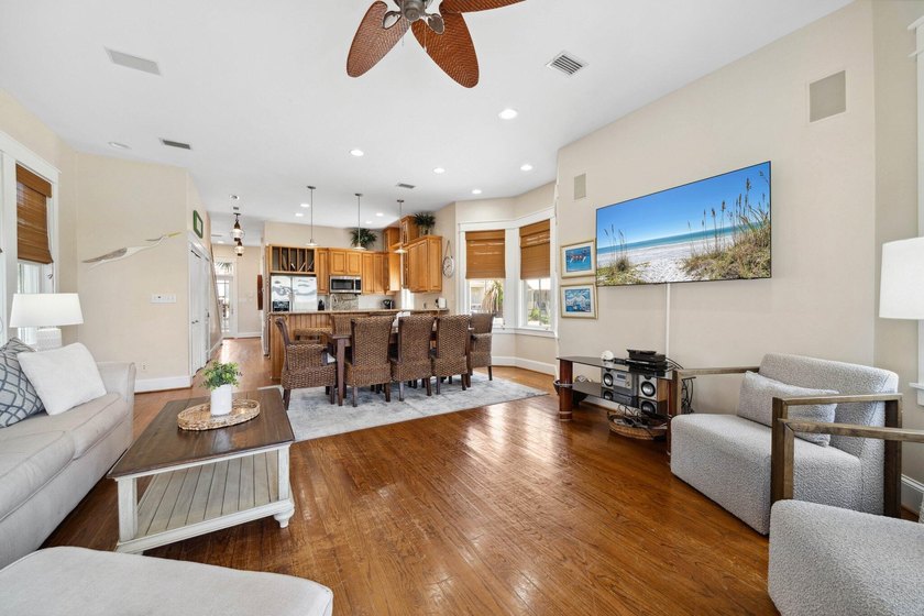 Stunning Lakefront Home in Destin Pointe. Experience luxury - photo 17
