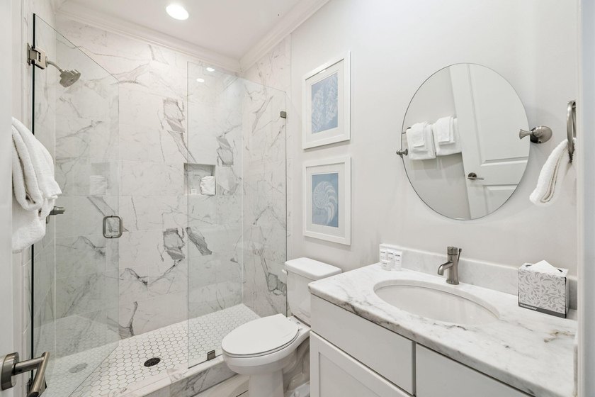 Welcome to this beautifully appointed 4-bedroom, 4-bathroom - photo 18