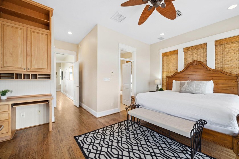 Stunning Lakefront Home in Destin Pointe. Experience luxury - photo 21