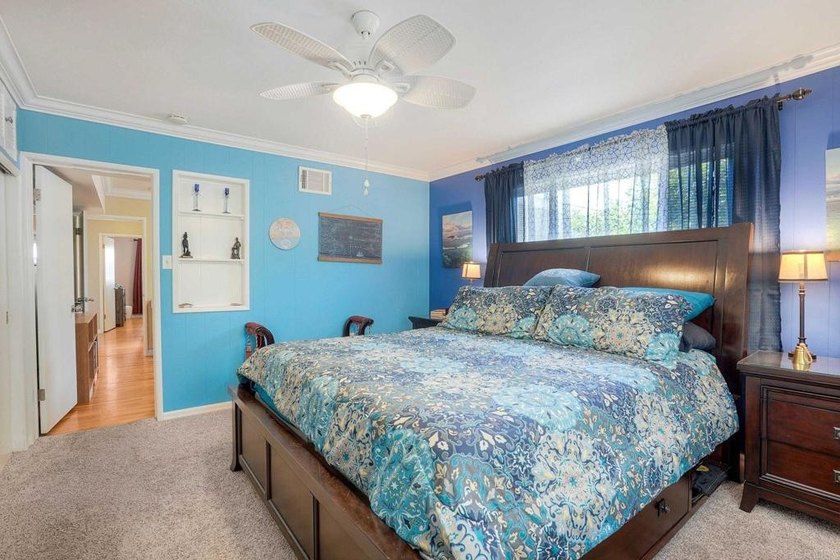 Welcome to this beautiful 4 bedroom, 1.5 bath home featuring a - photo 21