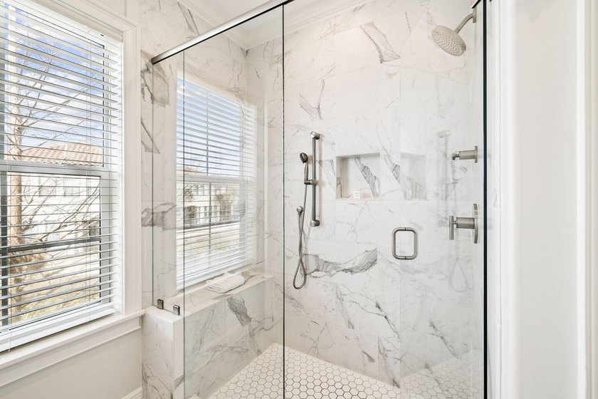 Welcome to this beautifully appointed 4-bedroom, 4-bathroom - photo 26