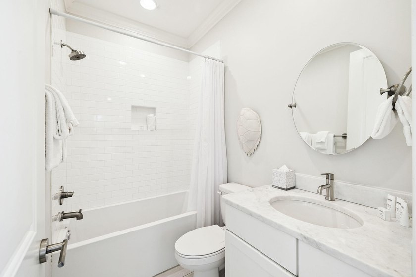 Welcome to this beautifully appointed 4-bedroom, 4-bathroom - photo 29