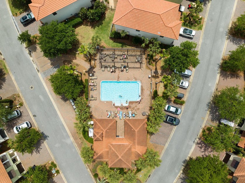 Welcome to this beautifully appointed 4-bedroom, 4-bathroom - photo 35