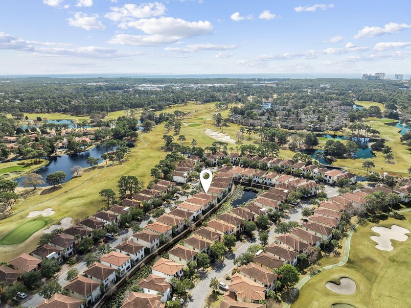 Welcome to this beautifully appointed 4-bedroom, 4-bathroom - photo 38