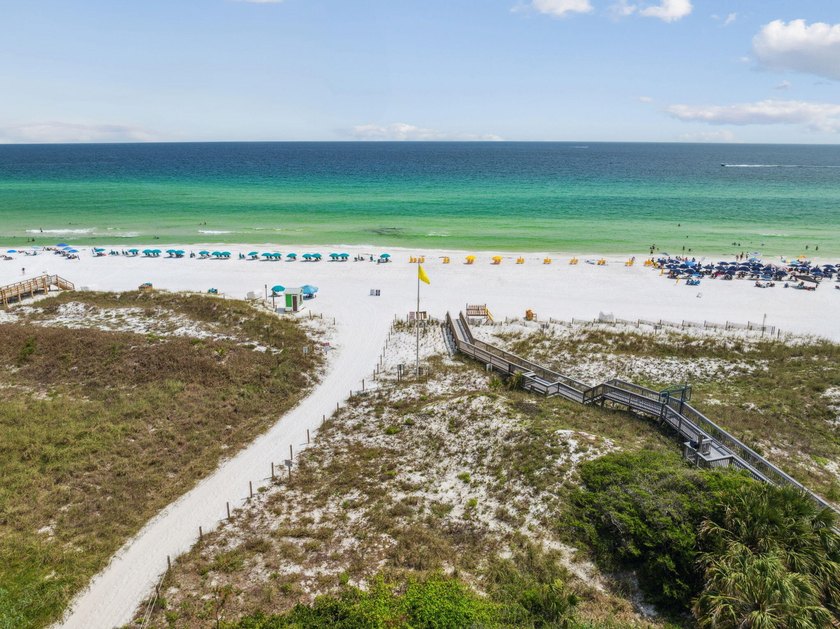 Welcome to this beautifully appointed 4-bedroom, 4-bathroom - photo 42