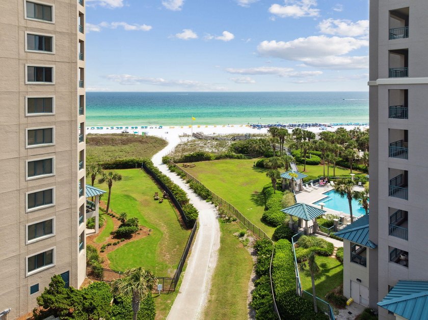 Welcome to this beautifully appointed 4-bedroom, 4-bathroom - photo 43