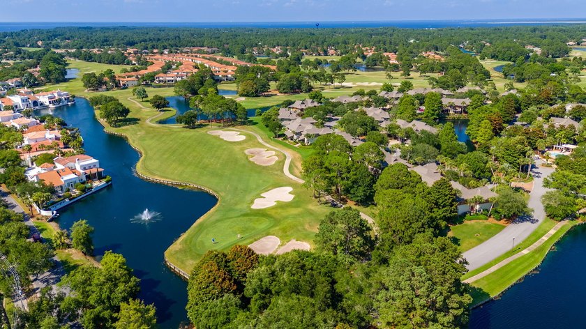 Welcome to this beautifully appointed 4-bedroom, 4-bathroom - photo 46