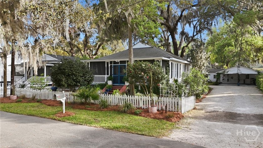Isle of Hope is a remarkable neighborhood in a City known for - photo 3