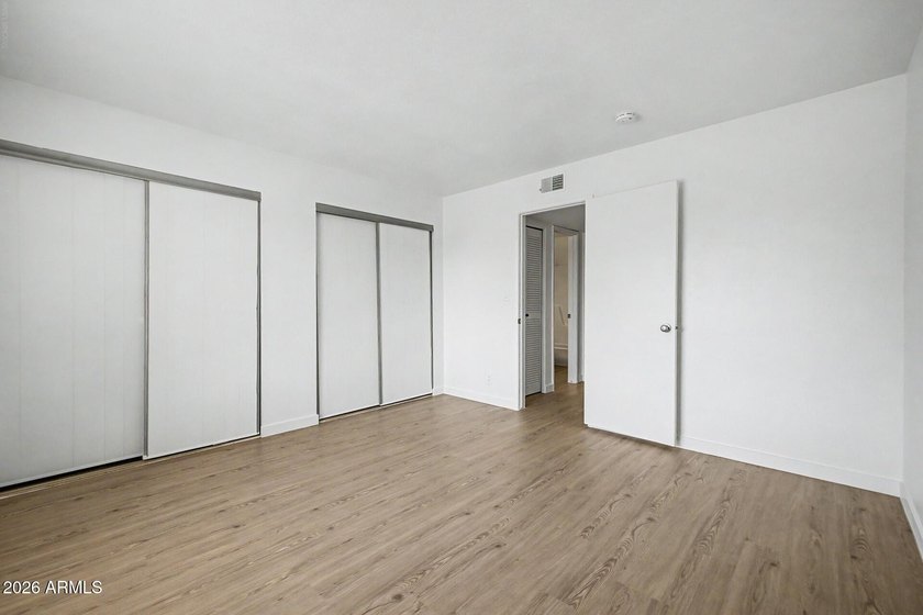 Stunning, completely remodeled 3rd-floor condo offering - photo 20