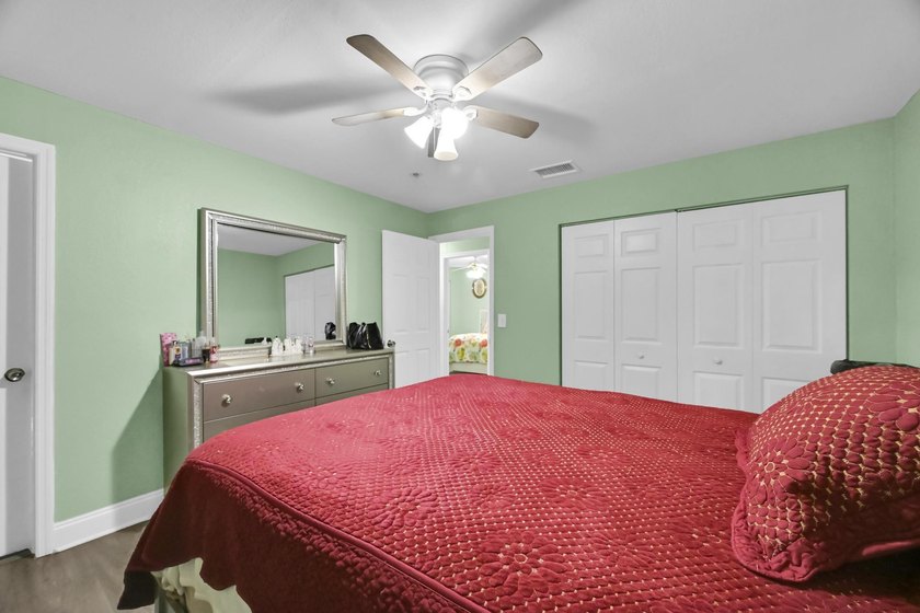 Beautiful 3-bedroom, 2-bathroom home featuring a brand-new roof - photo 21