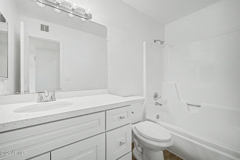 Stunning, completely remodeled 3rd-floor condo offering - photo 22