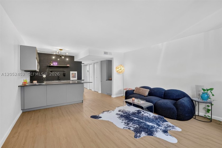Beautifully renovated 1-bedroom condo in the heart of Wilton - photo 2