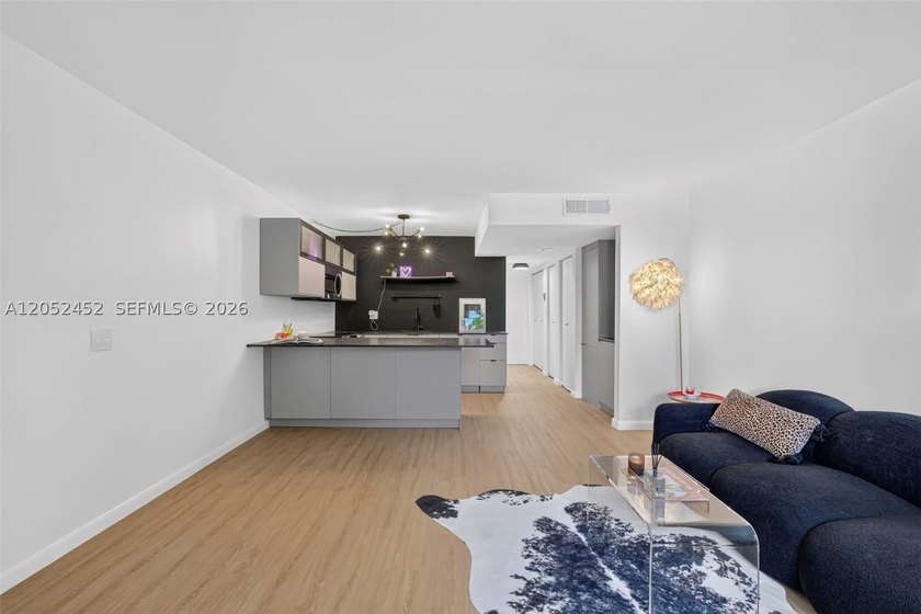Beautifully renovated 1-bedroom condo in the heart of Wilton - photo 3