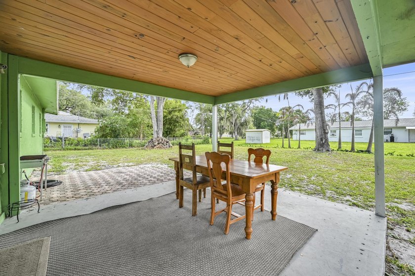 Beautiful 3-bedroom, 2-bathroom home featuring a brand-new roof - photo 23