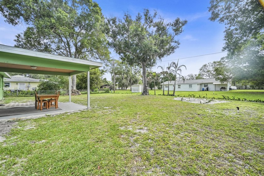 Beautiful 3-bedroom, 2-bathroom home featuring a brand-new roof - photo 25