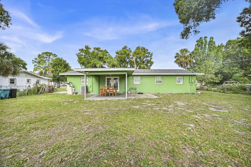 Beautiful 3-bedroom, 2-bathroom home featuring a brand-new roof - photo 27