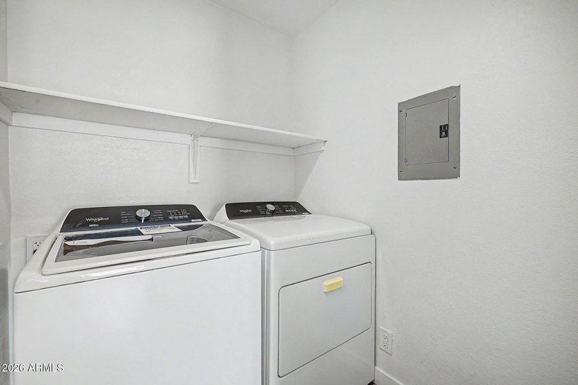 Stunning, completely remodeled 3rd-floor condo offering - photo 32