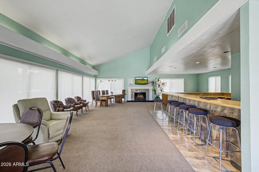 Stunning, completely remodeled 3rd-floor condo offering - photo 35