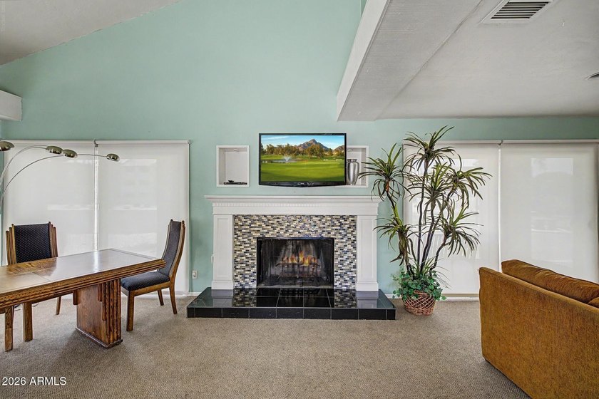 Stunning, completely remodeled 3rd-floor condo offering - photo 36