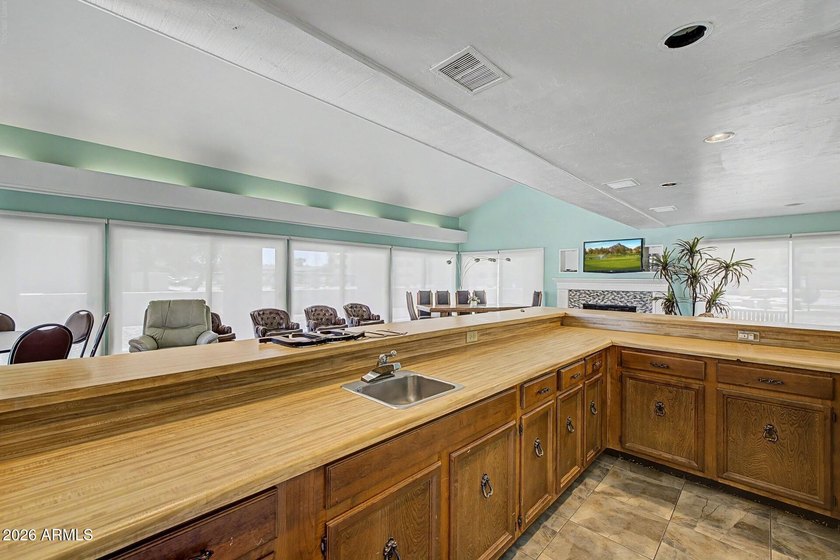 Stunning, completely remodeled 3rd-floor condo offering - photo 39