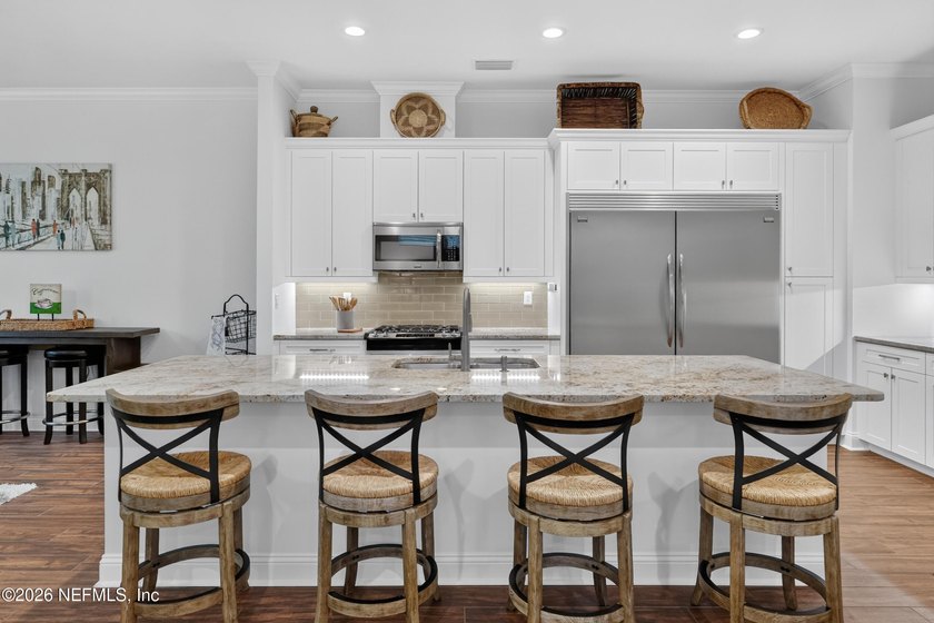 Privately tucked away in an exclusive gated enclave of just 23 - photo 8