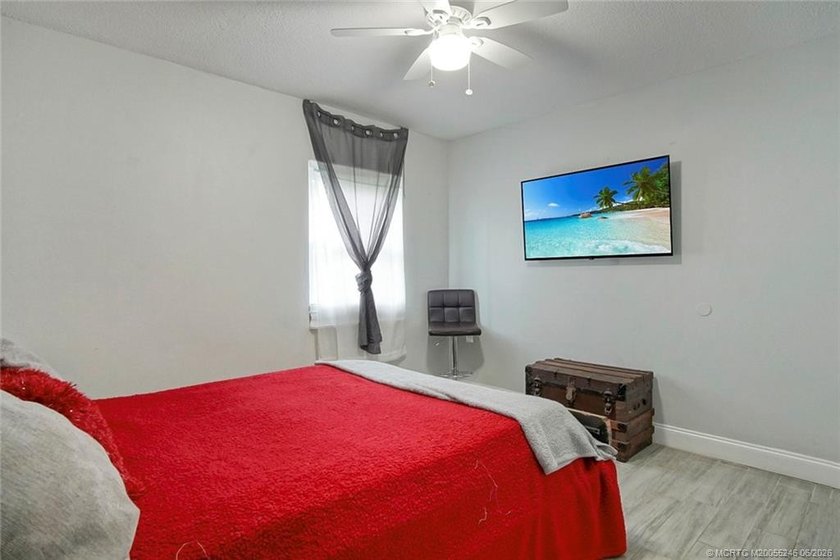 Welcome home to this 3 bedroom 2 bath 2 car garage with Pool - photo 15