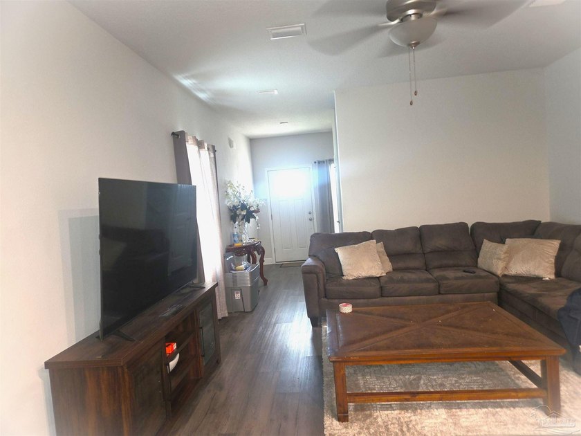 This Glorious And Well Maintained 2 Story, 4 Bedroom, 2.5 Bath - photo 22